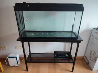 Acuario con mesa negro