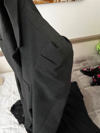 Americana entallada mujer con hombreras