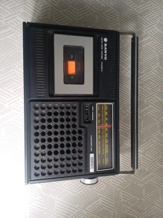 Radio Casete Sanyo M2420-2