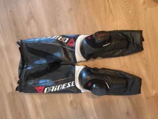 Mono Dainese 2 Piezas Cuero