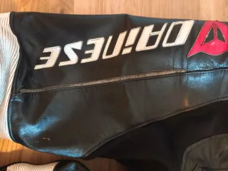 Mono Dainese 2 Piezas Cuero