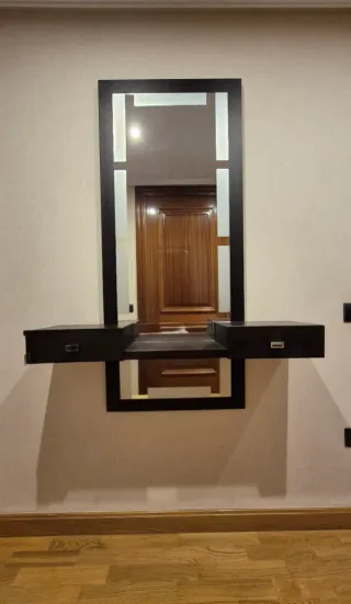 Recibidor con espejo y cajones