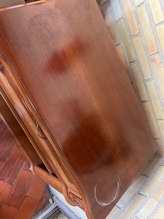 Mueble de madera con cajón y estantes