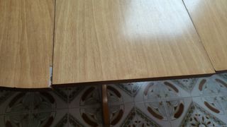 Mesa extensible redonda de madera