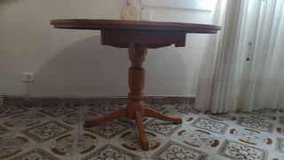 Mesa extensible redonda de madera