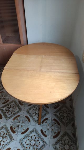 Mesa extensible redonda de madera