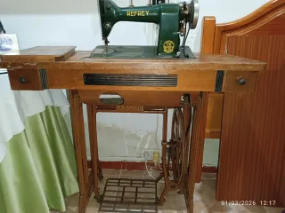Máquina de coser Refrey verde