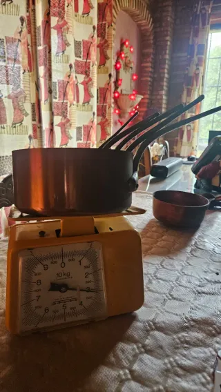 Antiguos cazos de cobre