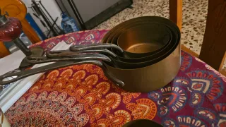 Antiguos cazos de cobre