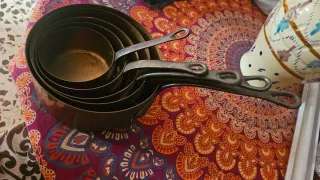 Antiguos cazos de cobre