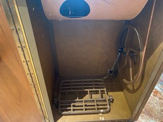 Máquina de coser Sigma antigua con mueble-funciona