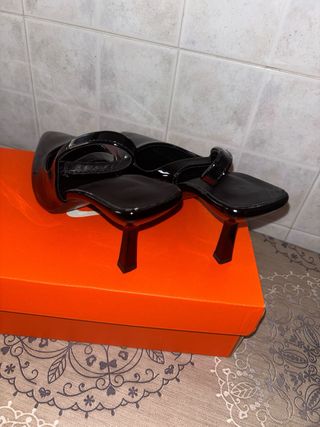 Scarpe con tacco slingback nere