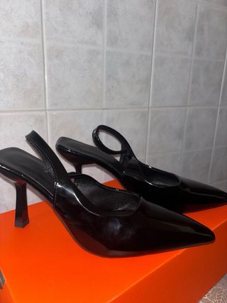 Scarpe con tacco slingback nere