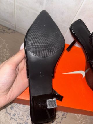 Scarpe con tacco slingback nere