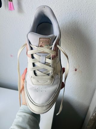 Deportivas Puma blancas y rosas