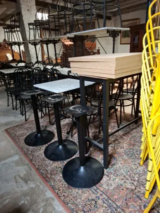 Mesas y sillas de bar/Taules i cadires de bar