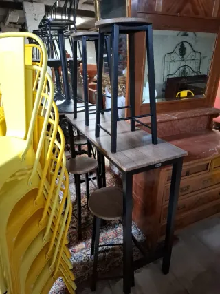 Mesas y sillas de bar/Taules i cadires de bar