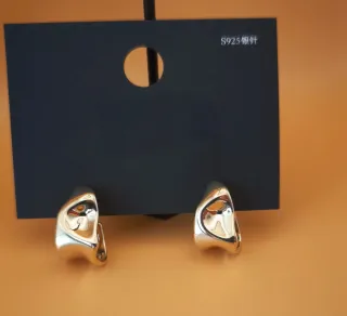 Pendientes dorados aro entrelazados