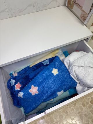 Mueble blanco  de almacenaje de ikea