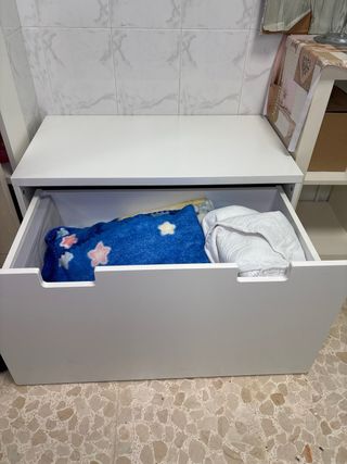 Mueble blanco  de almacenaje de ikea
