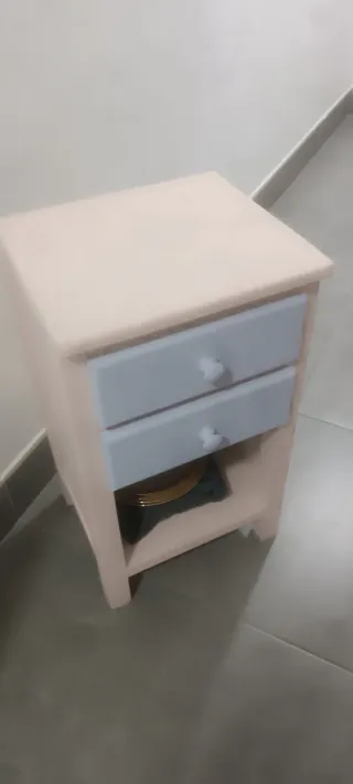 Mesita auxiliar 2 cajones y hueco bajo estos.