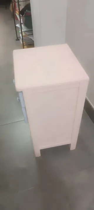 Mesita auxiliar 2 cajones y hueco bajo estos.