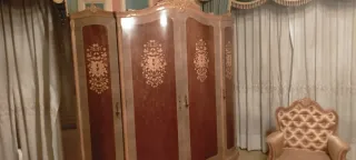 Armario, tocador y mesitas de noche marquetería.