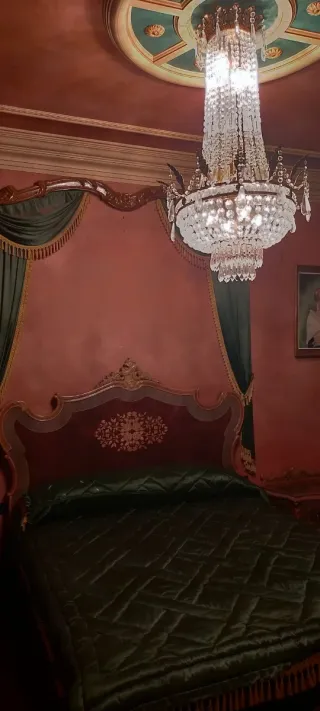 Armario, tocador y mesitas de noche marquetería.