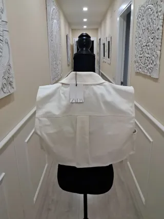 Chaleco beige , vaqueros mujer talla M,L