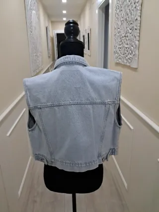 Chaleco beige , vaqueros mujer talla M,L