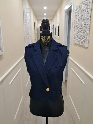 Chaleco beige , vaqueros mujer talla M,L