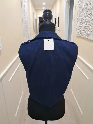 Chaleco beige , vaqueros mujer talla M,L