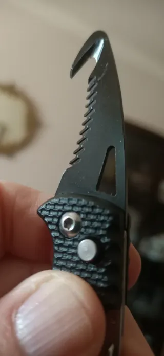 Abrecartas y paquetes multiusos con mosqueton