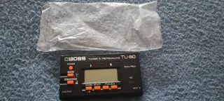 BOSS TU-80 Afinador y Metrónomo