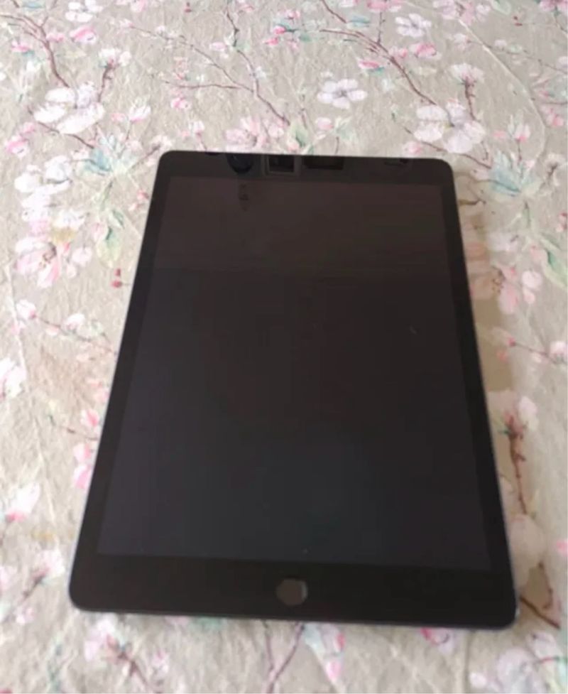 iPad 7ª Gen Negro - para pieza