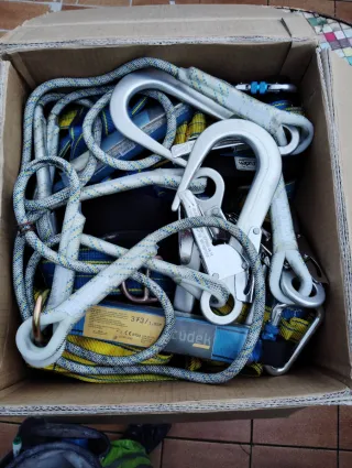 Bragas de ancoraje con disipador