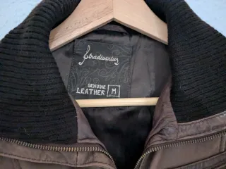 Cazadora de piel marrón talla M