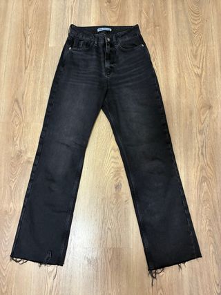Pantalones vaqueros Zara negros desgastados