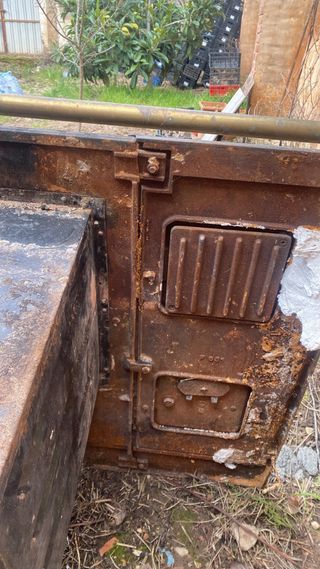 Cocina Económica Negra y Dorada