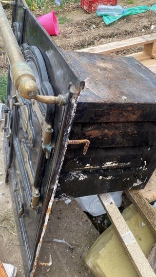 Cocina Económica Negra y Dorada