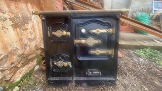 Cocina Económica Negra y Dorada