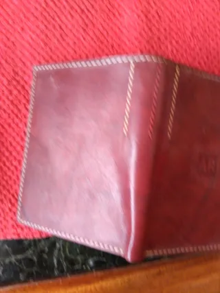 Billetera de piel marrón para hombre