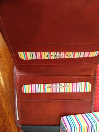 Billetera de piel marrón para hombre