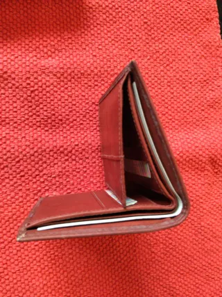 Billetera de piel marrón para hombre