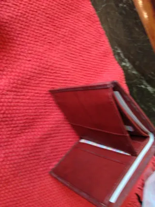 Billetera de piel marrón para hombre