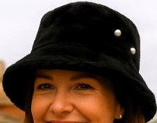 GORRO PESCADOR NEGRO Y GUANTES A JUEGO