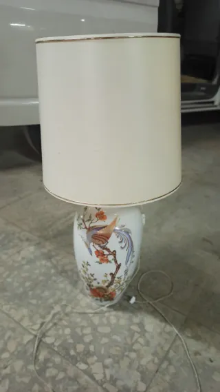 Lámpara de mesa cerámica con pájaros