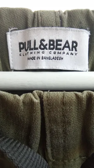 Pantalón Pull&Bear Clothing Company verde oliva