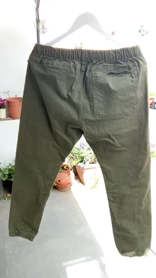 Pantalón Pull&Bear Clothing Company verde oliva