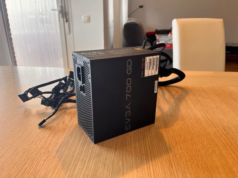 FUENTE DE ALIMENTACIÓN EVGA 700W GD 80 Plus Gold afbeelding 2